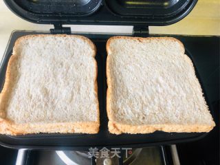 鸡蛋三明治+香蕉鱼的做法步骤：4