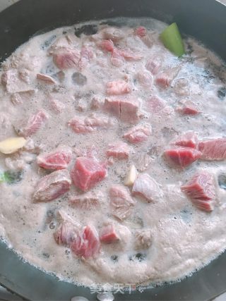 番茄炖牛肉的做法步骤：1