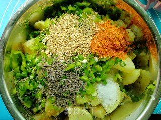 炕洋芋就是炕土豆????的做法步骤：5