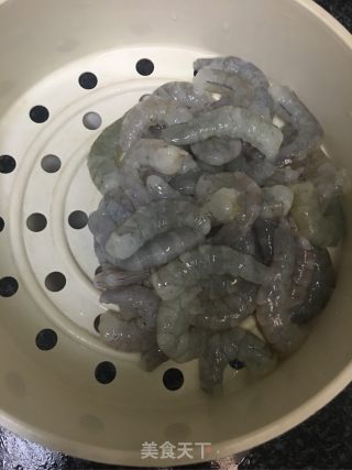 韭菜虾仁肉馅饺子的做法步骤：1