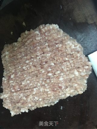 韭菜虾仁肉馅饺子的做法步骤：2