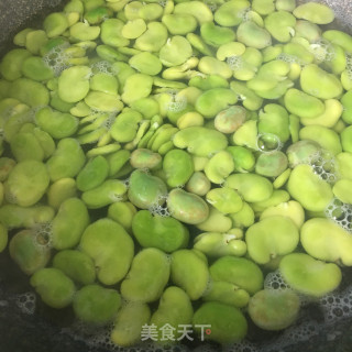 鸡蛋炒蚕豆的做法步骤：2