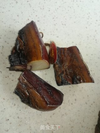 腊肉炒杂蔬的做法步骤：1