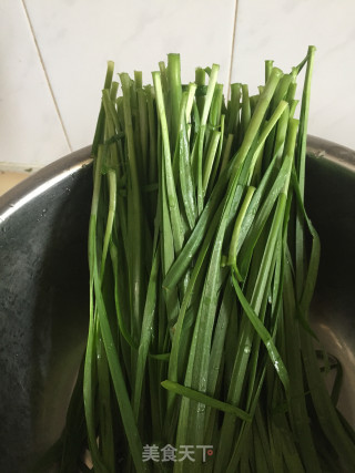 韭菜炒豆腐的做法步骤：1