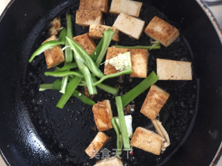 韭菜炒豆腐的做法步骤：7