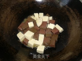 辣炒红白豆腐的做法步骤：5