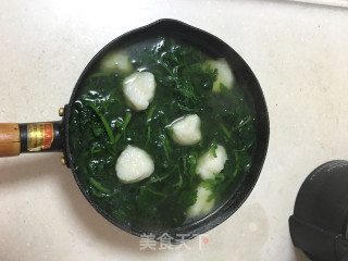 菊花叶鱼圆汤的做法步骤：3
