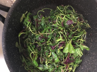 苋菜炒蚕豆瓣的做法步骤：3