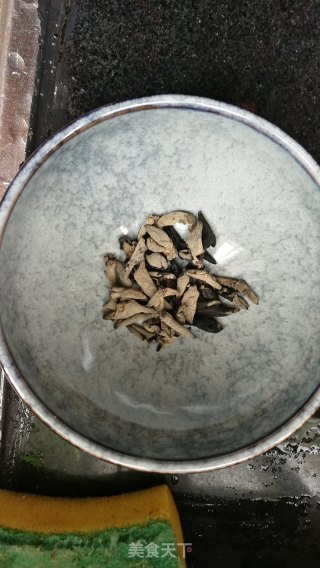凉拌海带木耳的做法步骤：2