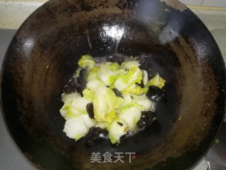 娃娃菜炒木耳的做法步骤：5