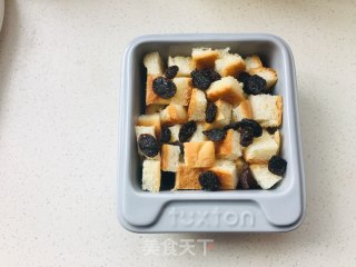 葡萄干面包布丁的做法步骤：3