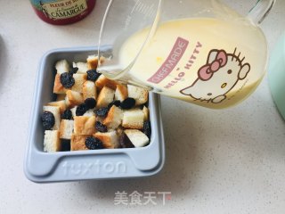 葡萄干面包布丁的做法步骤：4