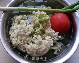 西红柿炒有机花菜的做法步骤：1