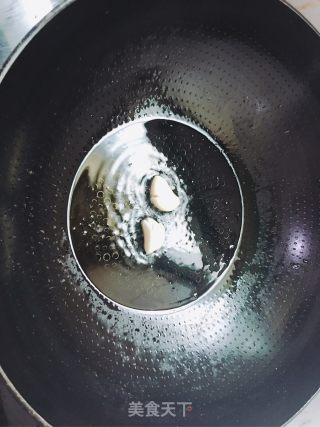白菜炒烟熏干的做法步骤：3