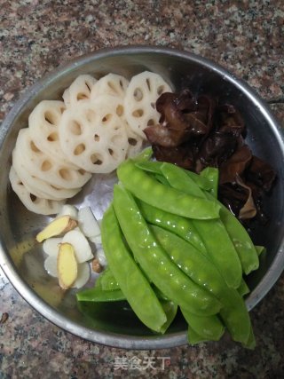 炒荷塘的做法步骤：2