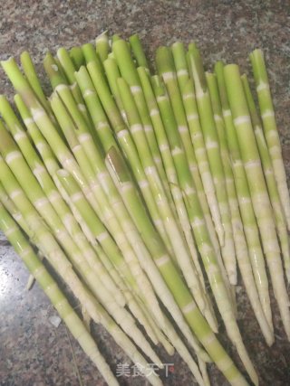 笋炒肉片的做法步骤：1
