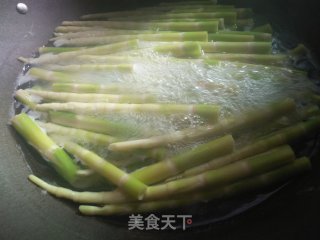 笋炒肉片的做法步骤：2