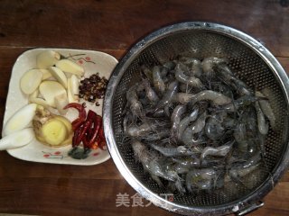 爆炒河虾的做法步骤：1