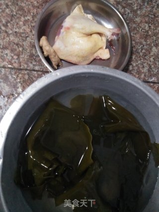鸭子海带汤的做法步骤：1