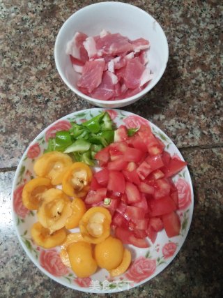 枇杷炒肉片的做法步骤：2