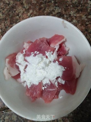 枇杷炒肉片的做法步骤：3