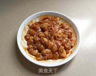 胡萝卜青瓜炒鸡丁的做法步骤：2