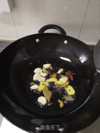 土豆烧小排的做法步骤：3
