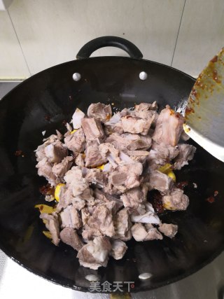 土豆烧小排的做法步骤：5