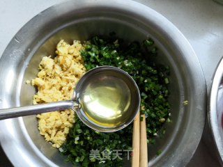 发面韭菜鹅蛋馅饼的做法步骤：9