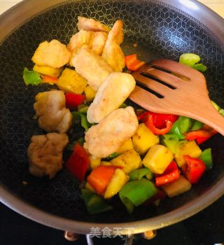 菠萝咕噜鱼的做法步骤：12
