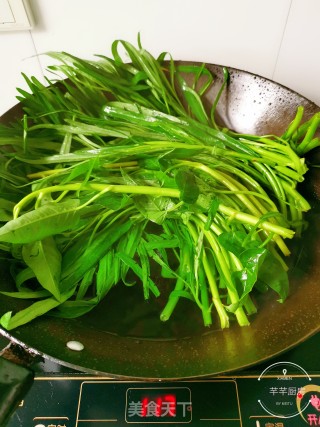 蚝油空心菜的做法步骤：2