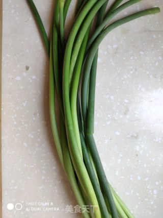 蒜毫炒肉的做法步骤：1