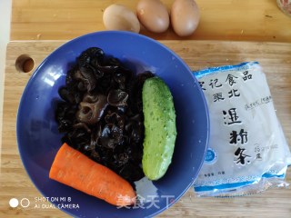 五彩拉皮的做法步骤：1