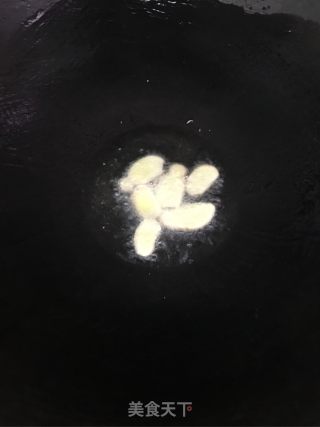 咸菜炒肉饼的做法步骤：3