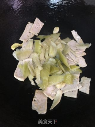 咸菜炒肉饼的做法步骤：5