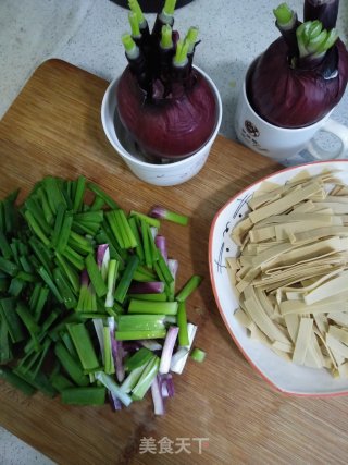 元葱苗炒干豆腐的做法步骤：4