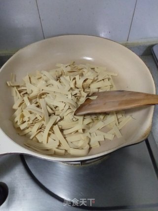 元葱苗炒干豆腐的做法步骤：5