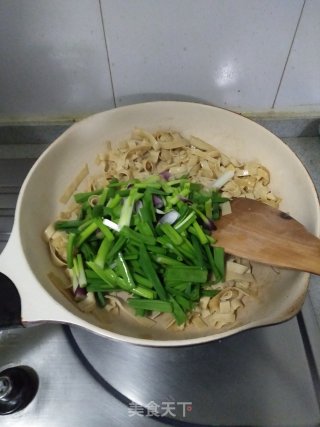 元葱苗炒干豆腐的做法步骤：7