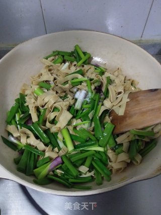元葱苗炒干豆腐的做法步骤：8