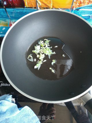 肉丁香菇炒蒜薹的做法步骤：6