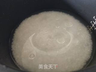 腊肠煲仔饭(电饭煲版)的做法步骤：2