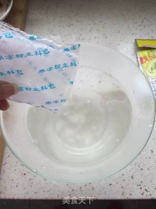 缤纷水果果冻的做法步骤：4