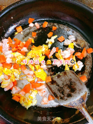 ????‍????仙草烹饪????cooking????‍????：????海鲜????坚果????蛋炒饭的做法步骤：5