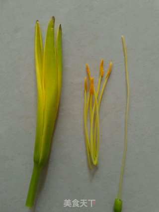 新鲜黄花菜的做法步骤：2