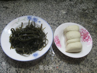 海带丝拌素鸡的做法步骤：1