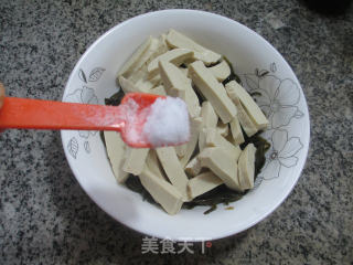 海带丝拌素鸡的做法步骤：6