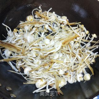 鸡蛋炒金针菇的做法步骤：9