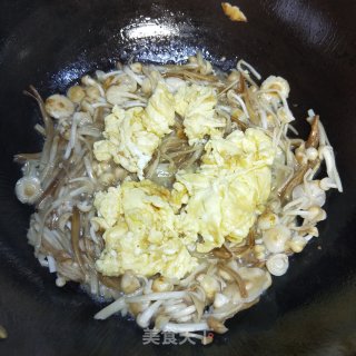鸡蛋炒金针菇的做法步骤：10