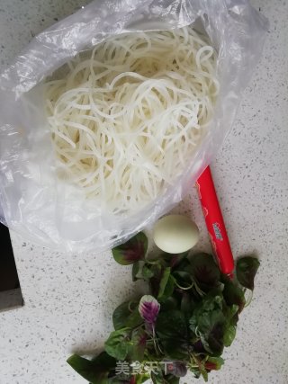 时蔬炒米线的做法步骤：1