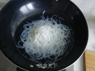 时蔬炒米线的做法步骤：4